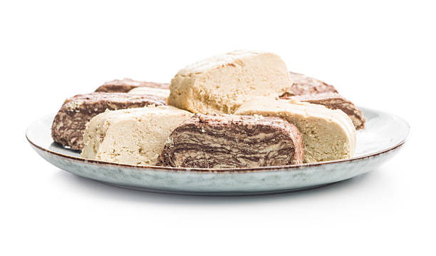 تصویر 4 از حلوا ارده زعفرانی اصیل با بافت لطیف و خوش عطر